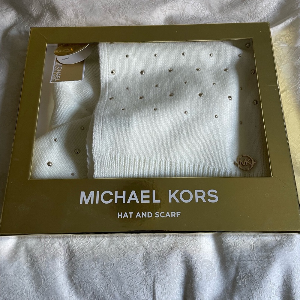 Michael Kors MK Women’s Beanie Hat Scarf Gift Set